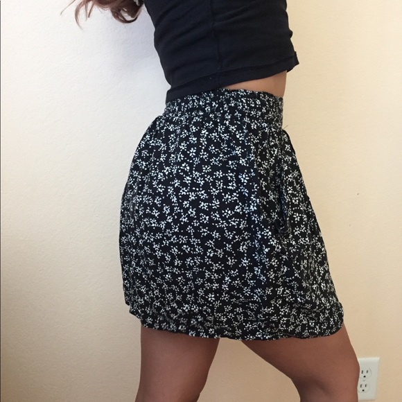 H&M skirt (with pockets!!) - Picture 2 of 4